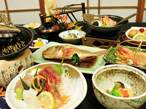 見た目にも鮮やかな会席料理